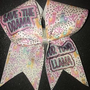 Save the drama for your llama cheer bow